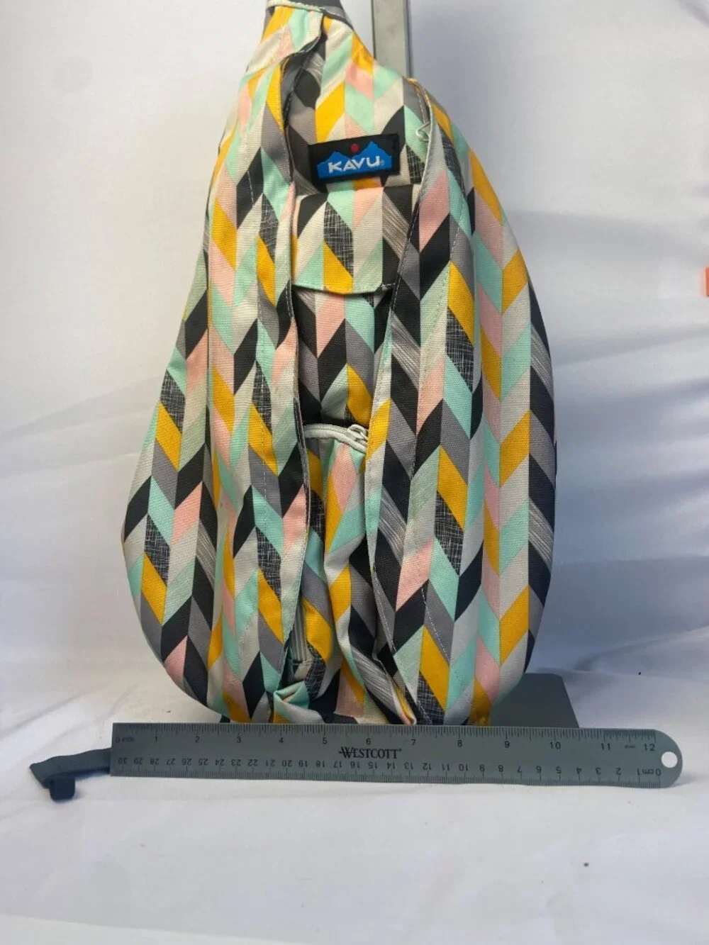KAVU Rope Strap Sling Bag Crossbody Backpack Outdoors Geometric Chevron Print